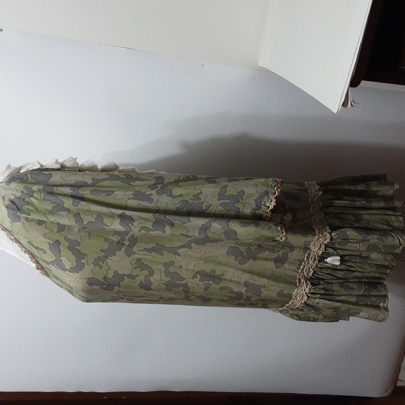 Z & L Camo Tassels Back Crochet Trim S Tunic Top - Picture 3 of 10